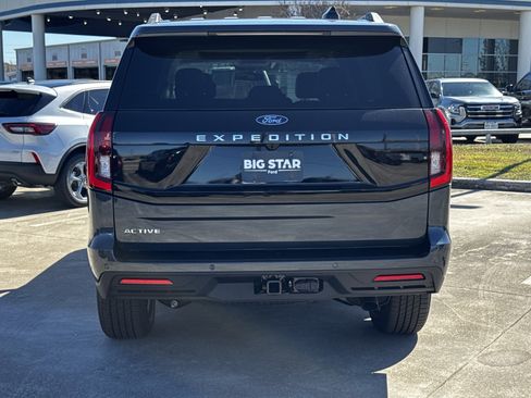 New 2026 Ford Expedition Active image 9