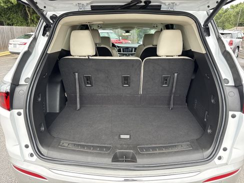 Used 2024 Buick Enclave Essence w/ Technology Package FWD image 31