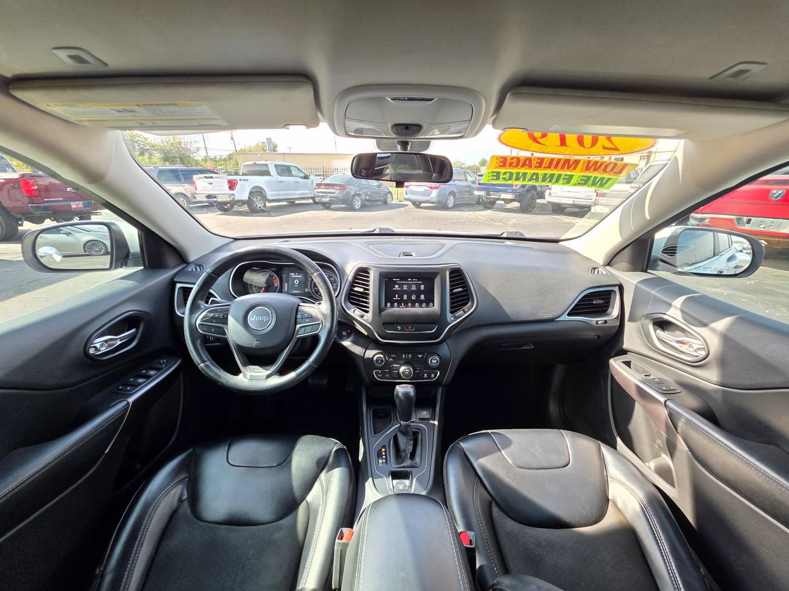 Used 2019 Jeep Cherokee Latitude Plus FWD image 2