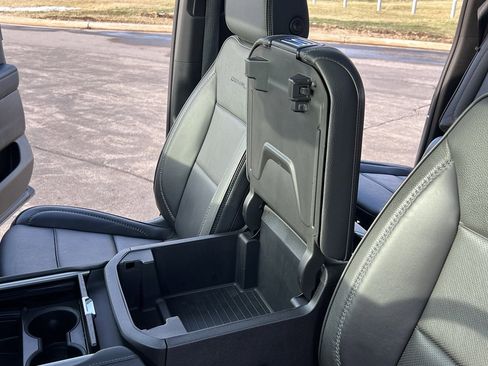 Used 2023 GMC Yukon XL Denali image 18