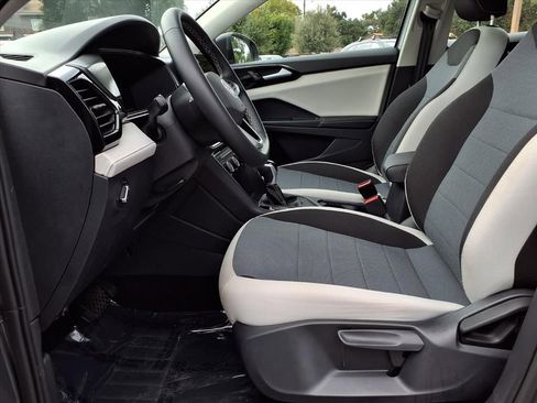 Certified 2025 Volkswagen Taos S image 16