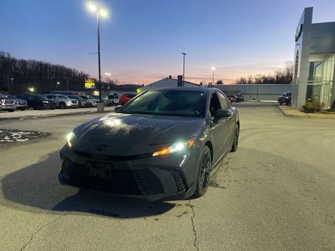 Used 2025 Toyota Camry XSE image 5