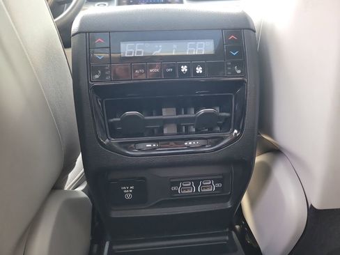 Certified 2022 Jeep Grand Cherokee L Overland w/ Luxury Tech Group IV image 15