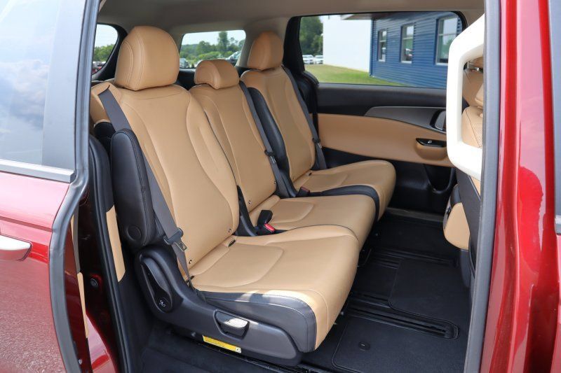 Used 2022 Kia Carnival LX FWD image 17