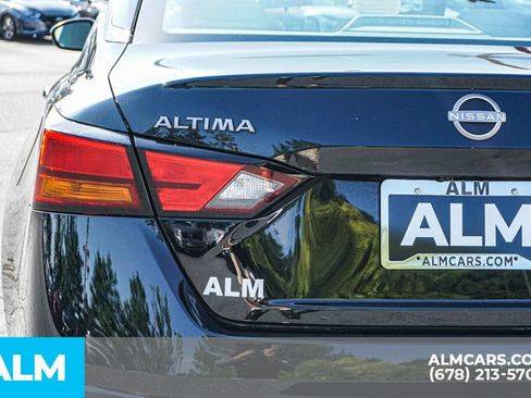 Used 2025 Nissan Altima 2.5 SV FWD image 12