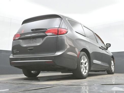 Used 2017 Chrysler Pacifica Touring-L Plus w/ Tire & Wheel Group FWD image 33