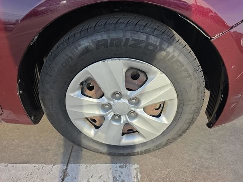 Used 2017 Kia Forte LX image 30