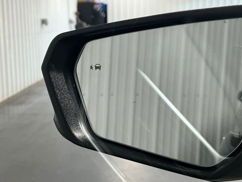 Used 2023 Chevrolet Equinox LT w/ Driver Convenience Package image 19