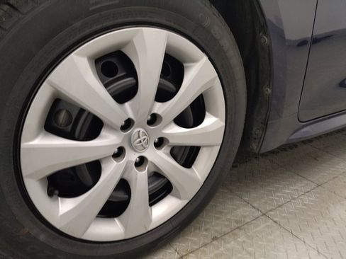 Used 2020 Toyota Corolla LE FWD image 31