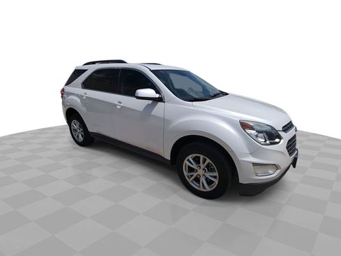 Used 2017 Chevrolet Equinox LT w/ Convenience Package FWD image 2