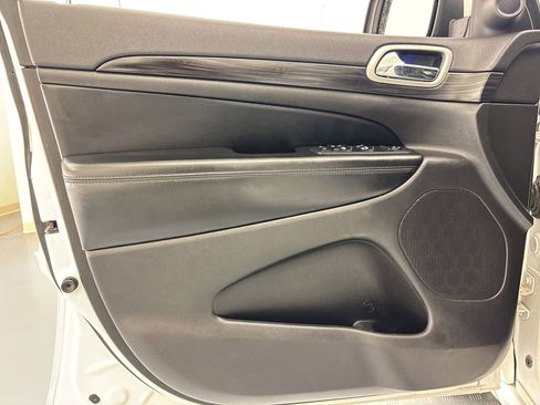 Used 2020 Jeep Grand Cherokee Altitude image 18