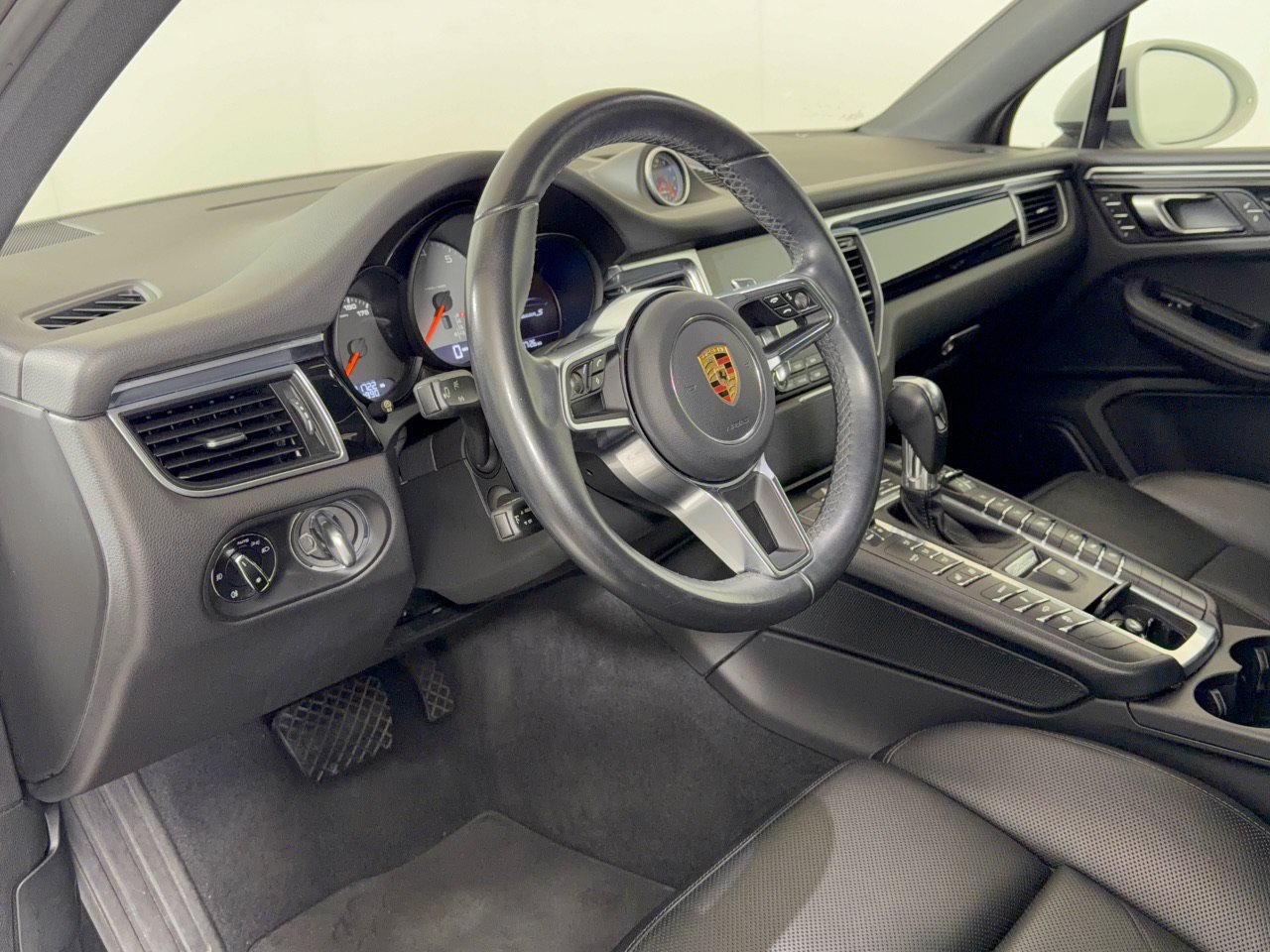 Used 2017 Porsche Macan S AWD/4WD image 4