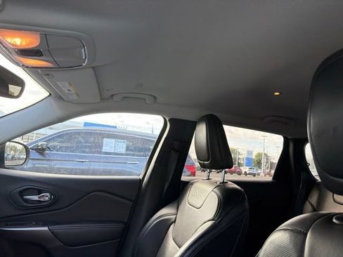 Used 2019 Jeep Cherokee Limited FWD image 9