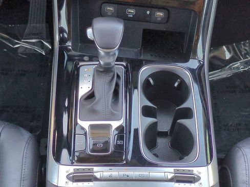 Used 2023 Kia Carnival SX Prestige image 18