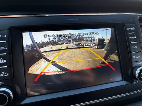 Used 2017 Kia Sedona LX w/ LX Essentials Premium Package image 32