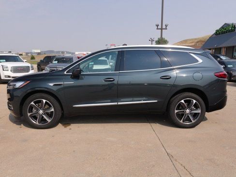 Used 2019 Buick Enclave Essence AWD/4WD image 3