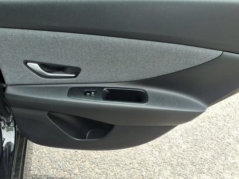 Used 2023 Hyundai Elantra Limited FWD image 11