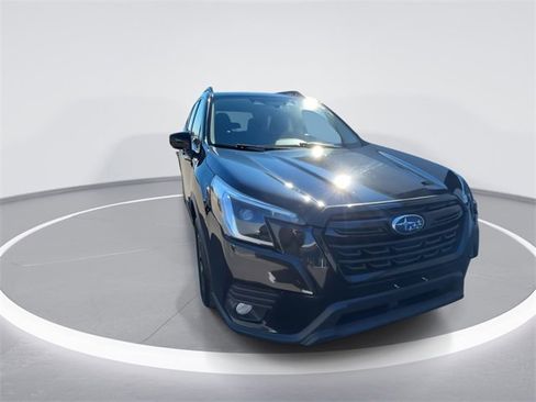 Used 2023 Subaru Forester Premium image 3