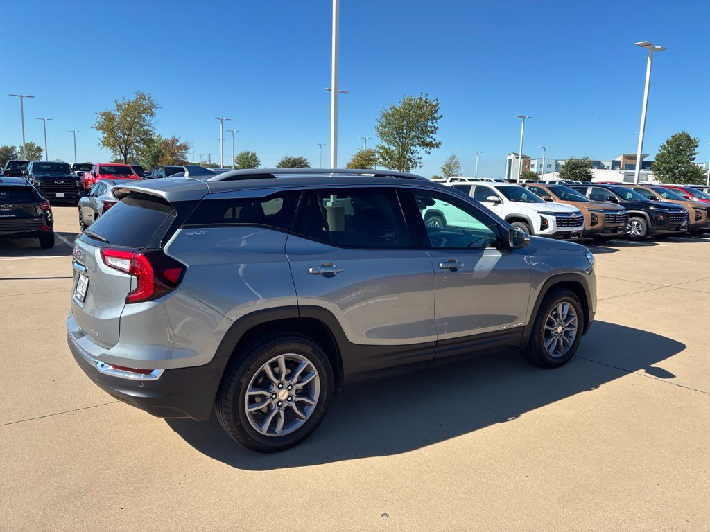 Used 2024 GMC Terrain SLT w/ Tech Package AWD/4WD image 4