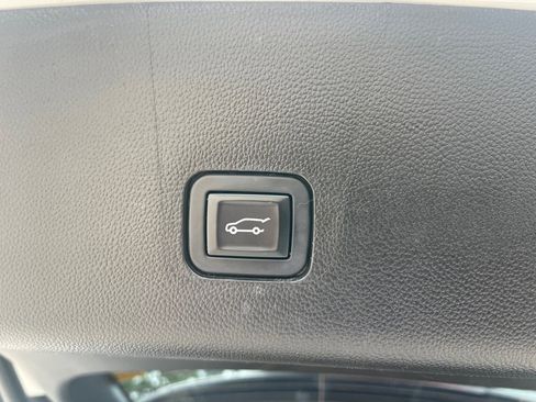 Used 2019 Chevrolet Traverse Premier w/ Driver Confidence II Package image 18