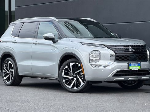 New 2025 Mitsubishi Outlander SEL image 3