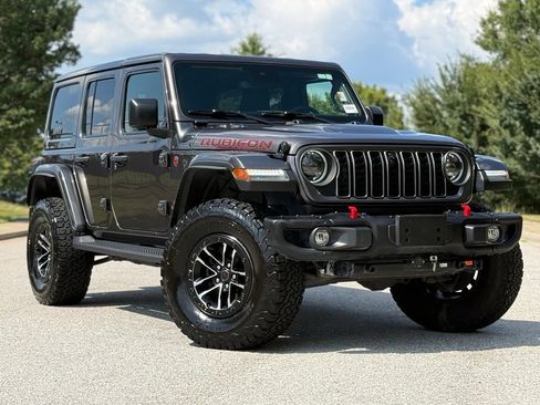 Used 2025 Jeep Wrangler Unlimited Rubicon AWD/4WD image 2