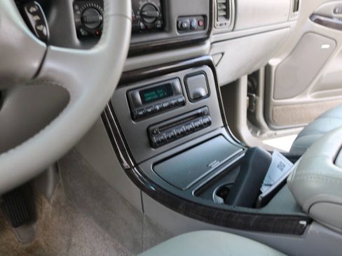 Used 2001 GMC Yukon XL Denali AWD/4WD image 93