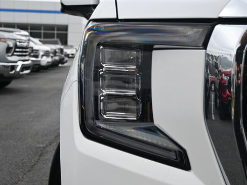 Used 2022 GMC Yukon SLT w/ SLT Premium Package image 28