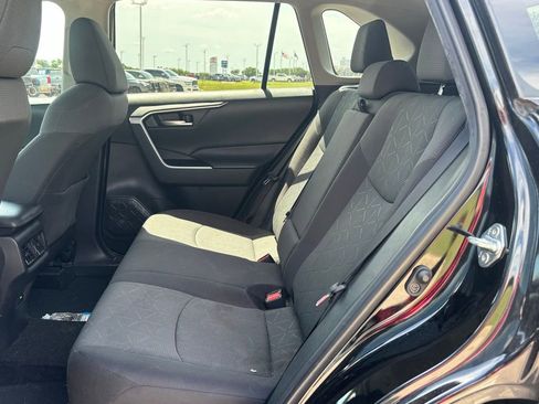 Used 2021 Toyota RAV4 XLE w/ Convenience Package FWD image 8