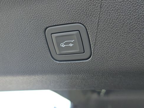 New 2025 Chevrolet Suburban Premier AWD/4WD image 28