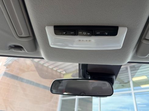 Used 2025 Nissan Versa SV w/ Trunk Package image 26