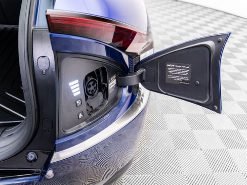 Used 2022 Kia EV6 Wind image 37