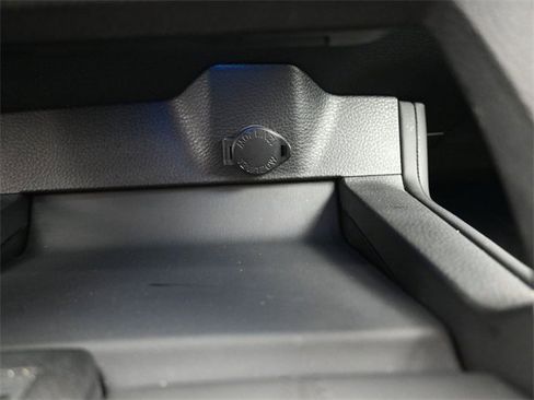 Used 2021 Toyota Avalon XLE w/ Carpet Mat Package (TMS) image 3