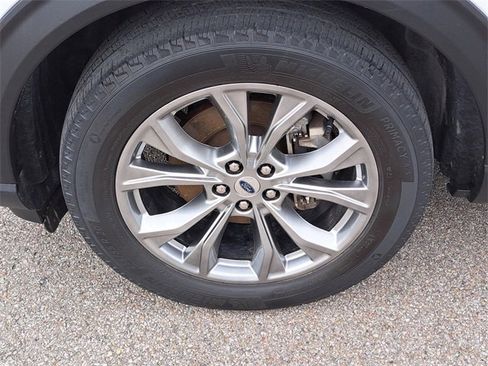 Certified 2022 Ford Explorer Limited w/ Equipment Group 301A image 9