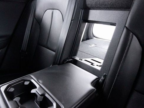 Certified 2025 Volvo XC40 B5 Plus image 31