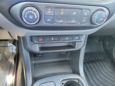 Used 2022 Chevrolet Colorado W/T w/ WT Convenience Package AWD/4WD image 18