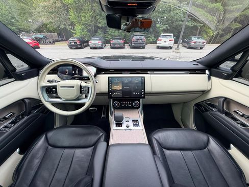 Used 2023 Land Rover Range Rover Long Wheelbase SE AWD/4WD image 2