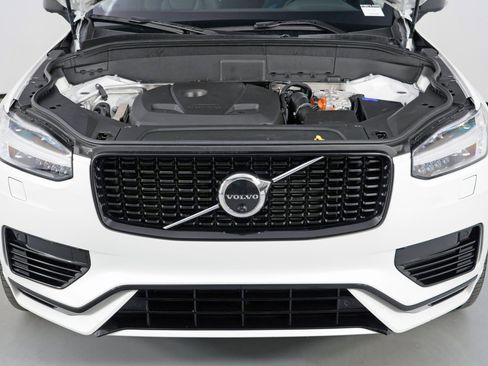 Used 2023 Volvo XC90 T8 Plus image 8