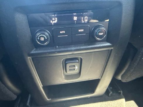 Used 2023 Chevrolet Traverse LT w/ Rear Camera Mirror Package AWD/4WD image 32