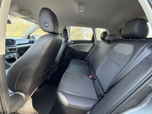 Used 2022 Volkswagen Taos SE image 24