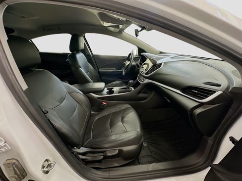 Used 2018 Chevrolet Volt LT w/ Comfort Package FWD image 32