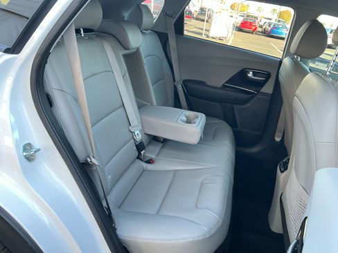 Used 2022 Kia Niro EX Premium image 18