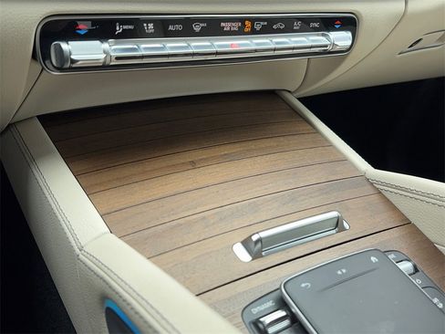 Used 2022 Mercedes-Benz GLE 350 4MATIC w/ AMG Line Exterior image 31