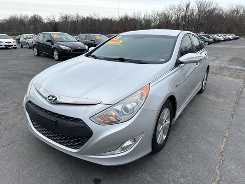 Used 2015 Hyundai Sonata Hybrid image 2