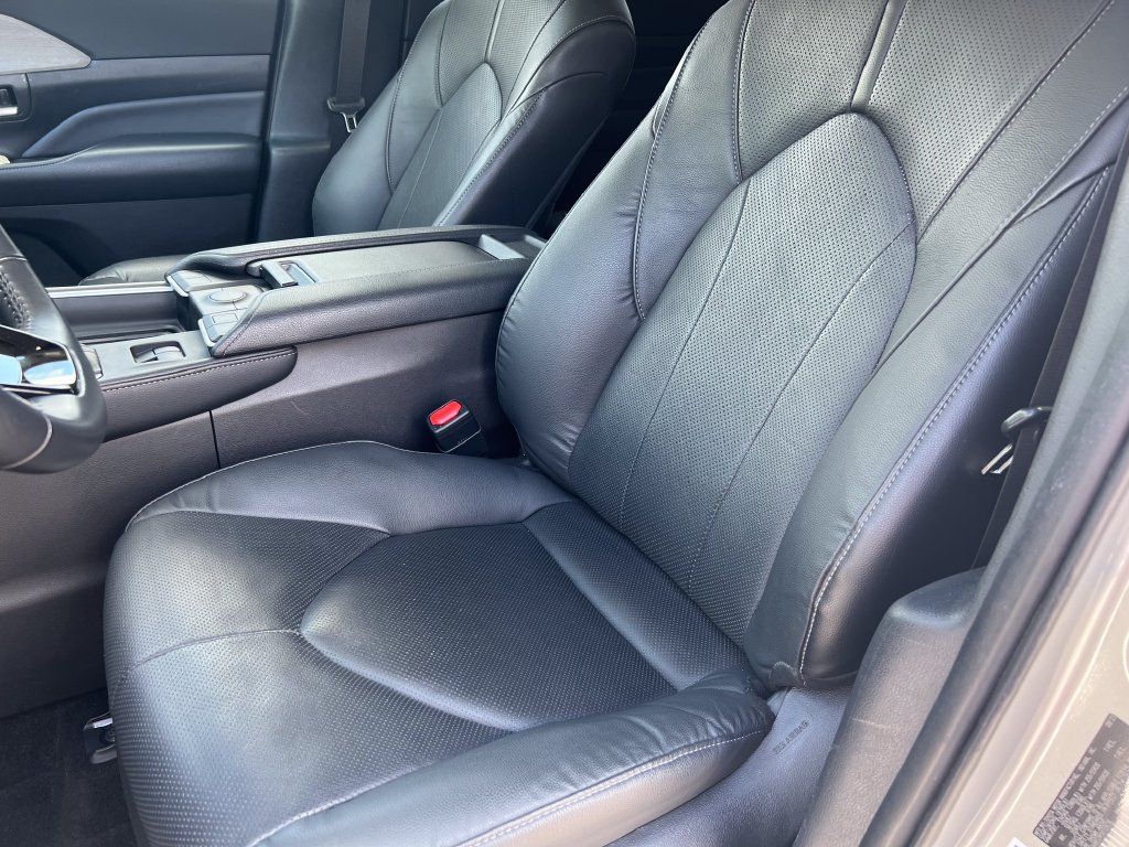 Used 2024 Toyota Grand Highlander AWD image 11