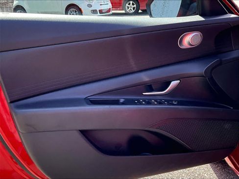 Used 2023 Hyundai Elantra SEL image 9