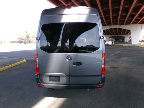 Used 2019 Mercedes-Benz Sprinter 2500 image 7