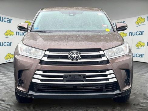 Used 2019 Toyota Highlander LE FWD image 2