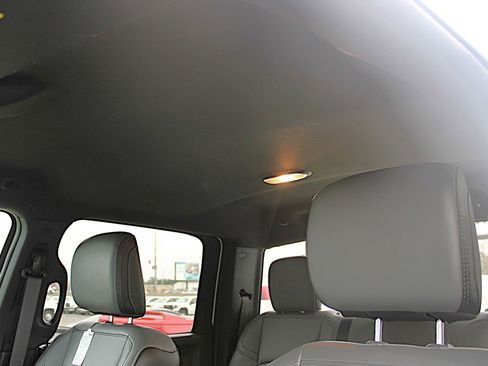 Used 2024 RAM 2500 Tradesman w/ Chrome Appearance Group image 19