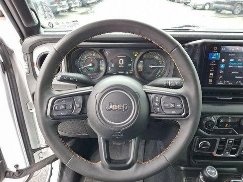 Used 2024 Jeep Wrangler Unlimited w/ Convenience Group image 19